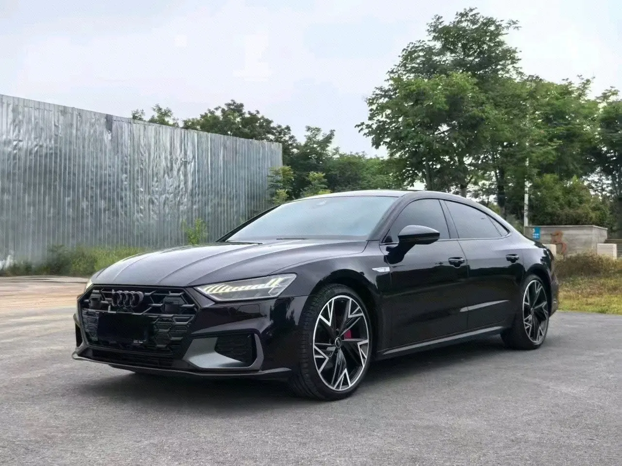 打开图片灯箱:Audi 2024 A7L 2.0TFSI 45TFSI Quattro Black Samurai Edition Automatic Gear