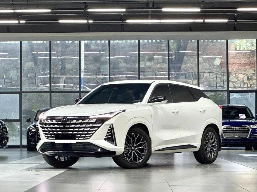 ChangAn 2025 UNI-Z 1.5T 500Bar PRO automatic gear - View 1