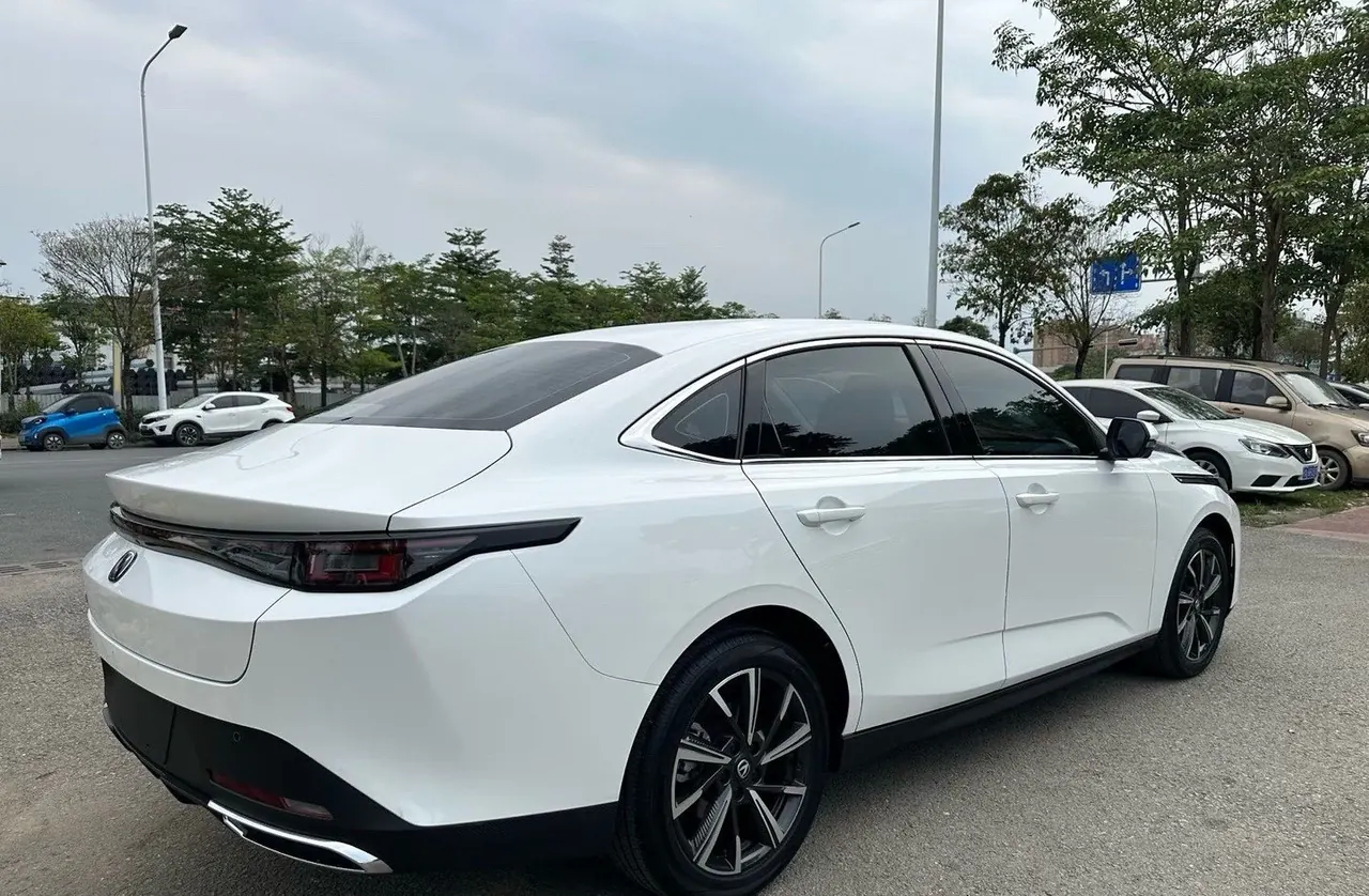 ChangAn 2025 Yidong 1.5T Blue Whale 500Bar Honorable Automatic Gear 2