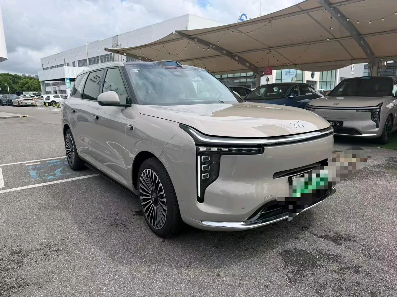 IM 2026 IM LS8 66 Ultra Technology Flagship Large Five-seater Automatic Transmission 3