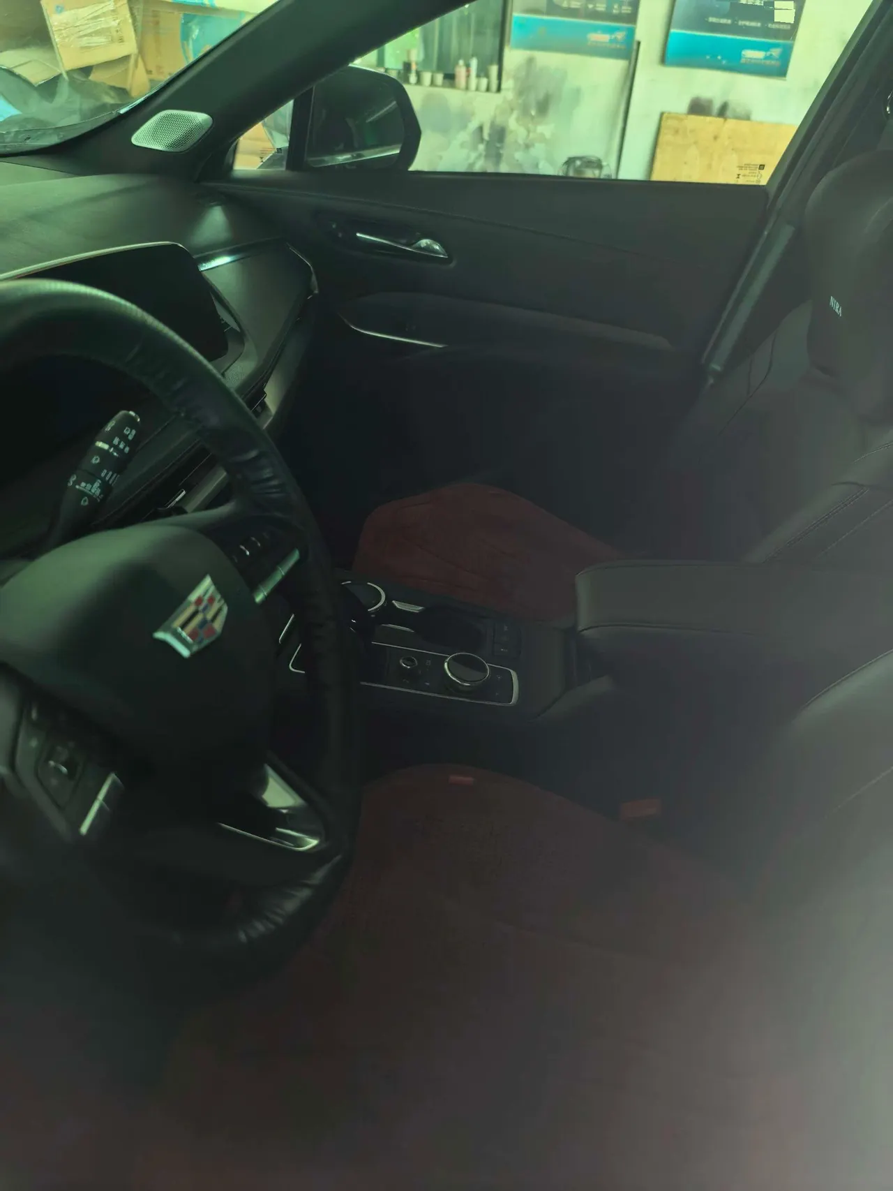 Cadillac 2025 XT4 48V 2.0T 28T Two-Drive Luxury Automatic Gear 5