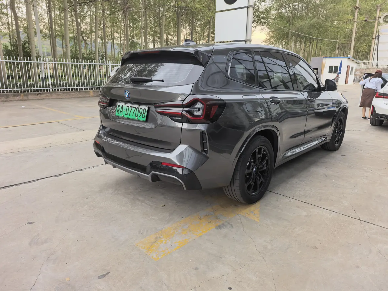 BMW 2024 iX3 leading automatic 6