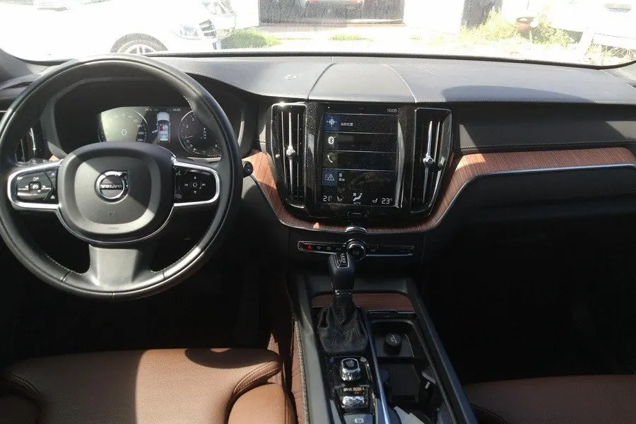 Volvo 2021 XC60 2.0T T5 4-wheel drive Zhiyuan Deluxe Edition Automatic Gear 5