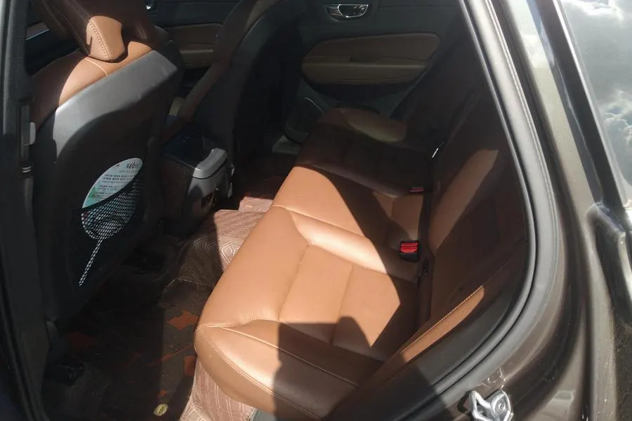 Volvo 2021 XC60 2.0T T5 4-wheel drive Zhiyuan Deluxe Edition Automatic Gear 7