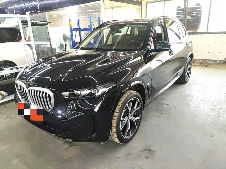 打开图片灯箱:BMW 2023 X5 xDrive30Li 48V 2.0T exclusive m sports obsidian night suit automatic gear