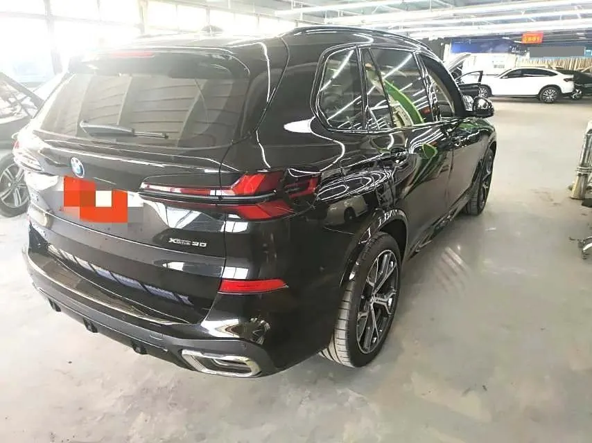 BMW 2023 X5 xDrive30Li 48V 2.0T exclusive m sports obsidian night suit automatic gear 2