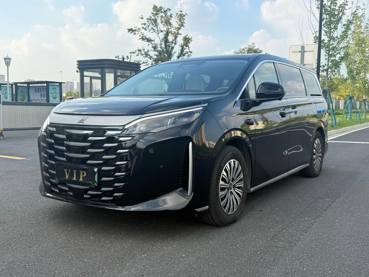 BYD 2025 summer DM-i 1.5T stepless 180km excellent automatic gear - View 1