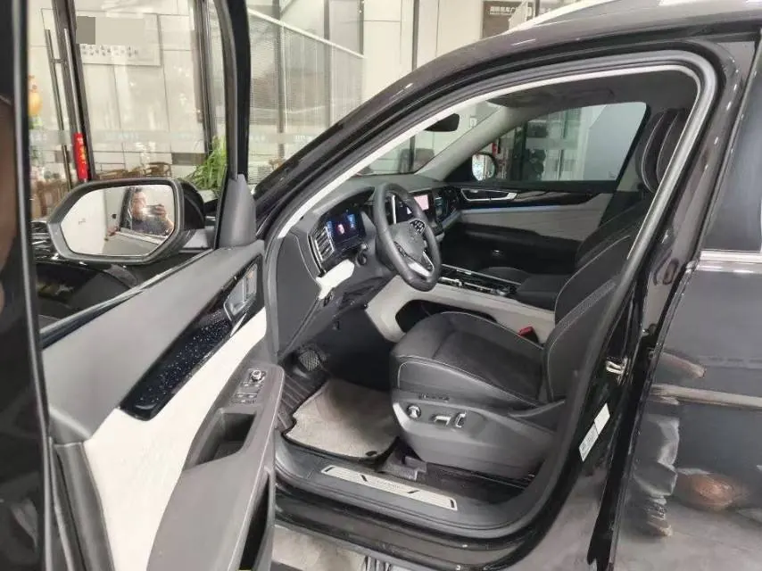 Volkswagen 2024 Tuang 2.0TSI 380TSI four-wheel drive Longyao version automatic gear 3