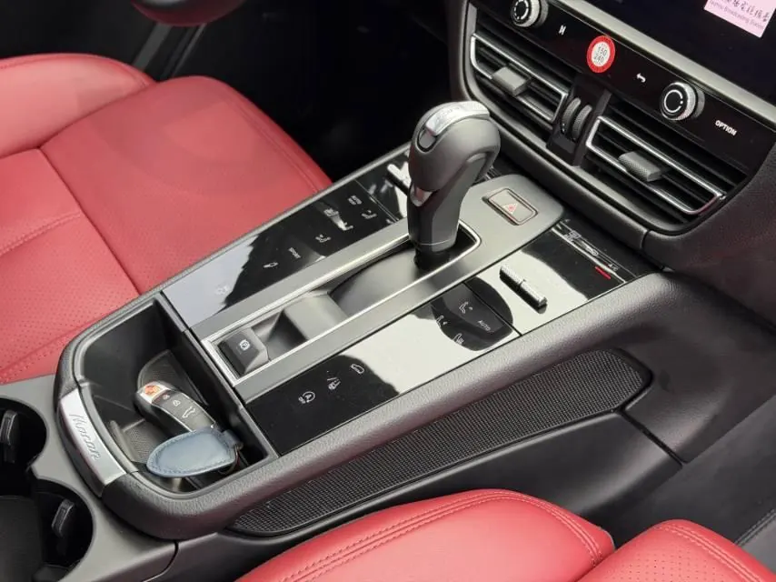 Porsche Macan (Imported) 2024 Macan 2.0T Automatic Gear 10