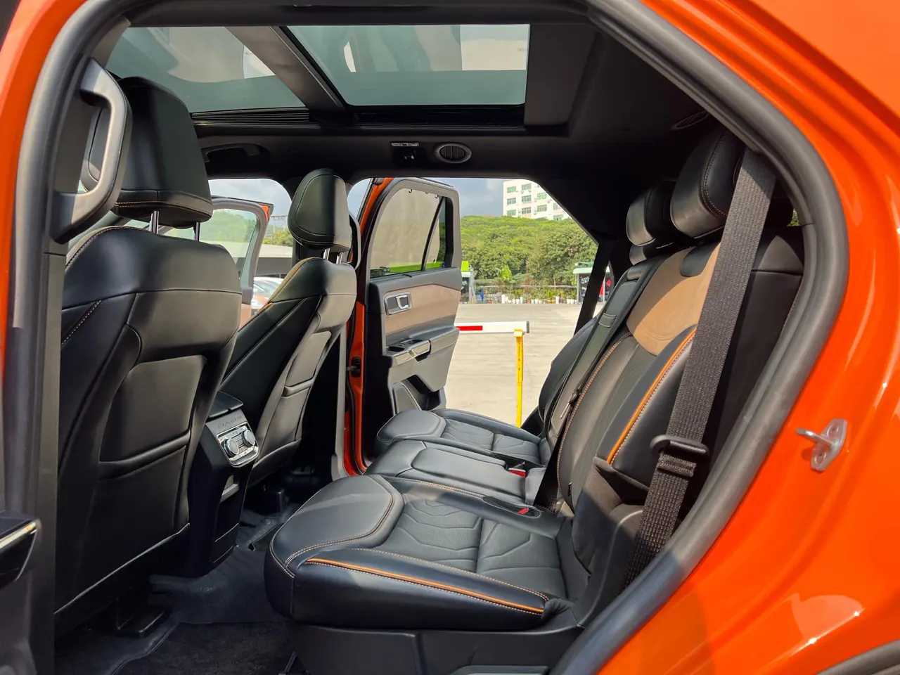 Ford 2024 Explorer 2.3T EcoBoost Kunlun Peak Edition 7-seat Automatic Gear 8