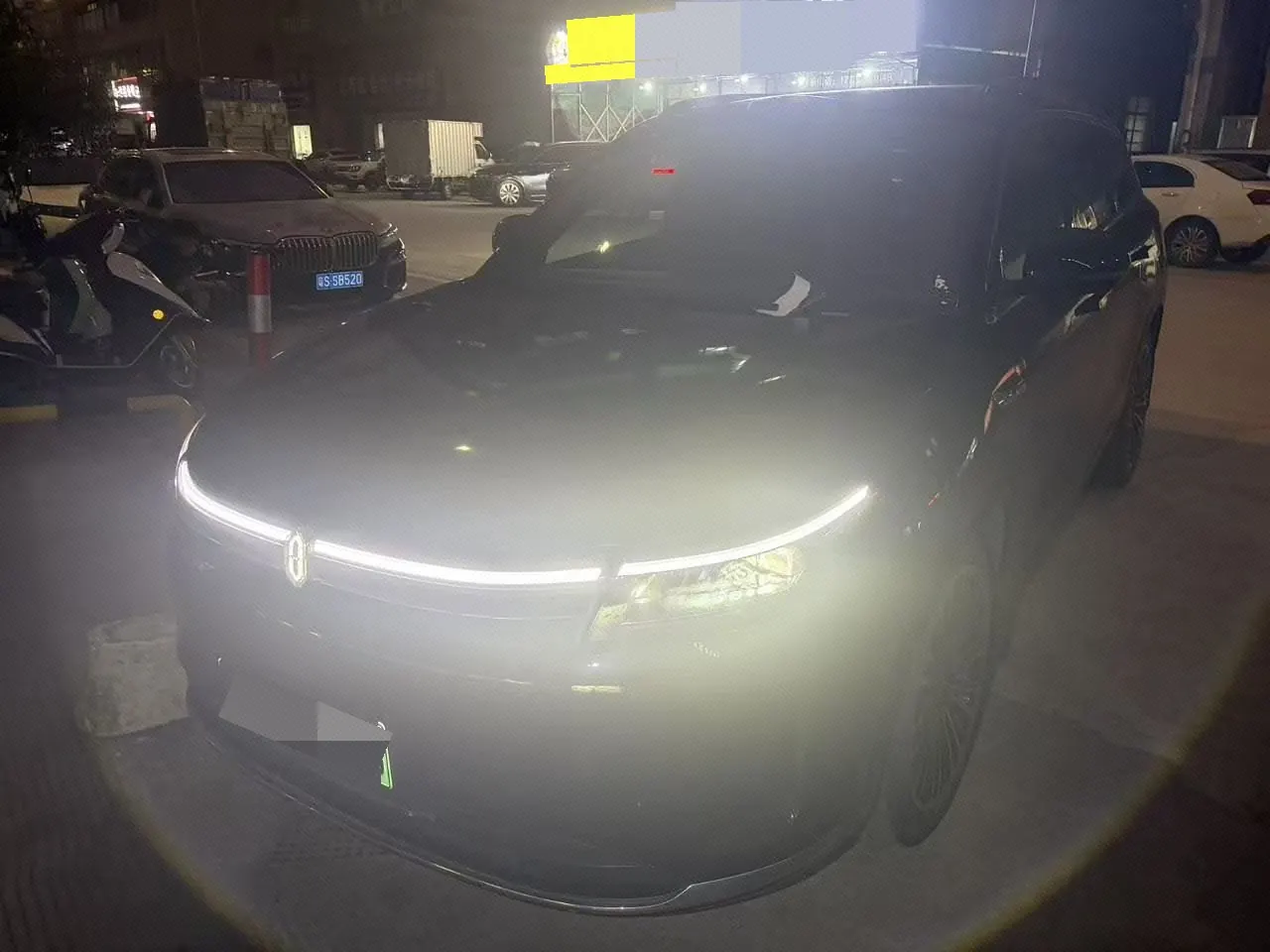 打开图片灯箱:AITO 2024 AITO M7 Smart Drive Rear Drive Ultra Edition 6-seat Automatic Gear