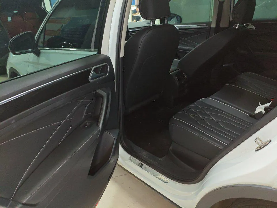 Volkswagen 2024 Tiguan L 1.5TSI 300TSI Two‑Wheel‑Drive Longteng Edition Automatic Transmission 3