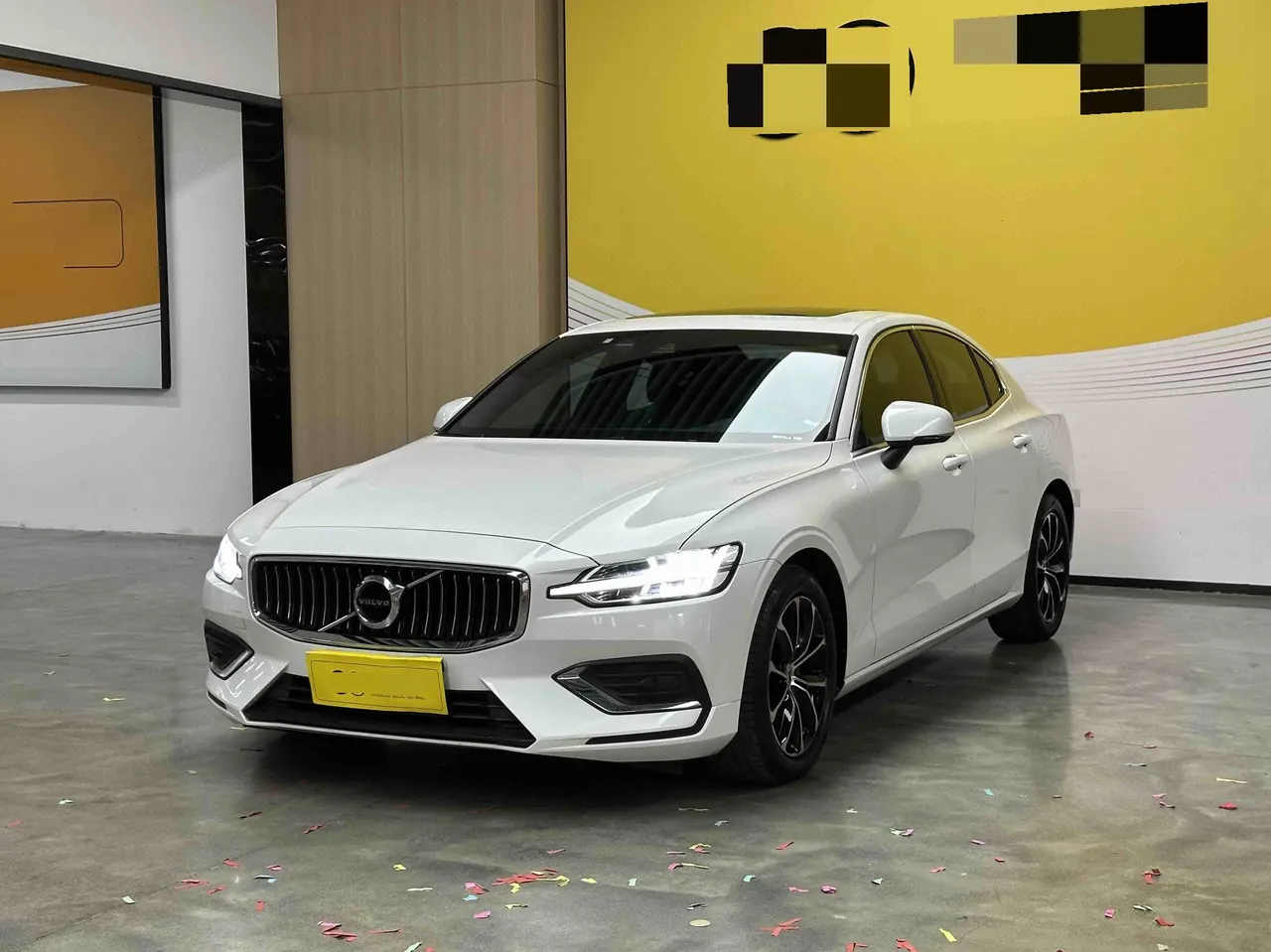 Open image lightbox: Volvo 2022 S60 48V 2.0T B4 Zhiyi Deluxe Edition Automatic Gear