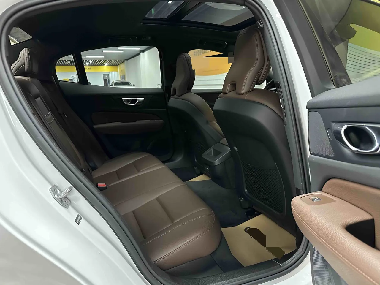 Volvo 2022 S60 48V 2.0T B4 Zhiyi Deluxe Edition Automatic Gear 7