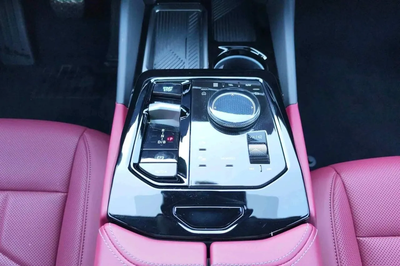 BMW 2024 i5 eDrive 35L Deluxe Set Automatic Gear 6
