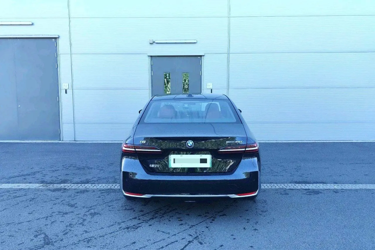 BMW 2024 i5 eDrive 35L Deluxe Set Automatic Gear 8