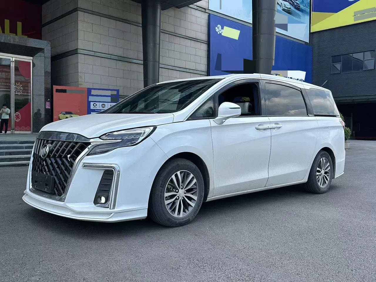 Buick 2020 GL8 ES Lu Zun 2.0T 653T Comfortable Automatic Gear - View 1