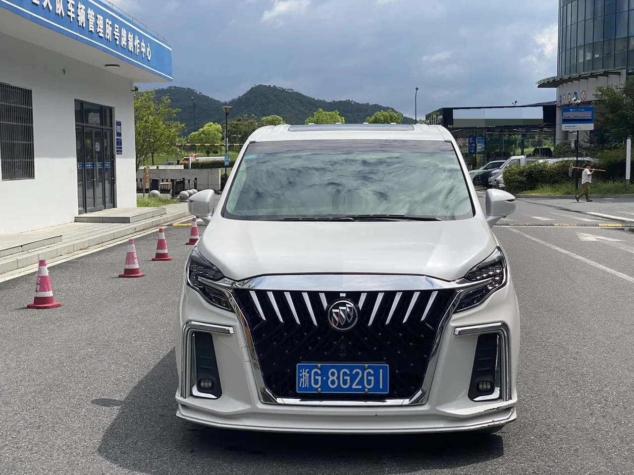 Buick 2020 GL8 ES Lu Zun 2.0T 653T Comfortable Automatic Gear 2