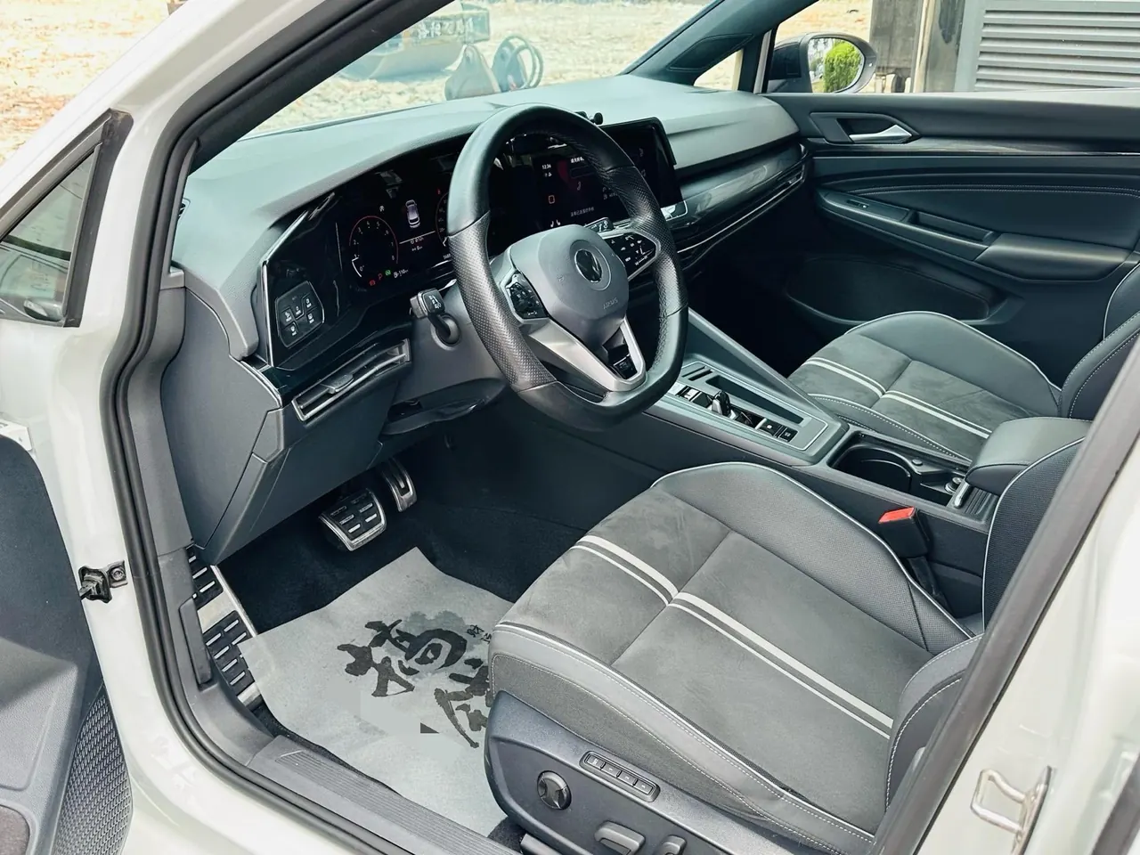 Volkswagen 2021 Golf 8 R-Line 1.4TSI 280TSI Automatic 4