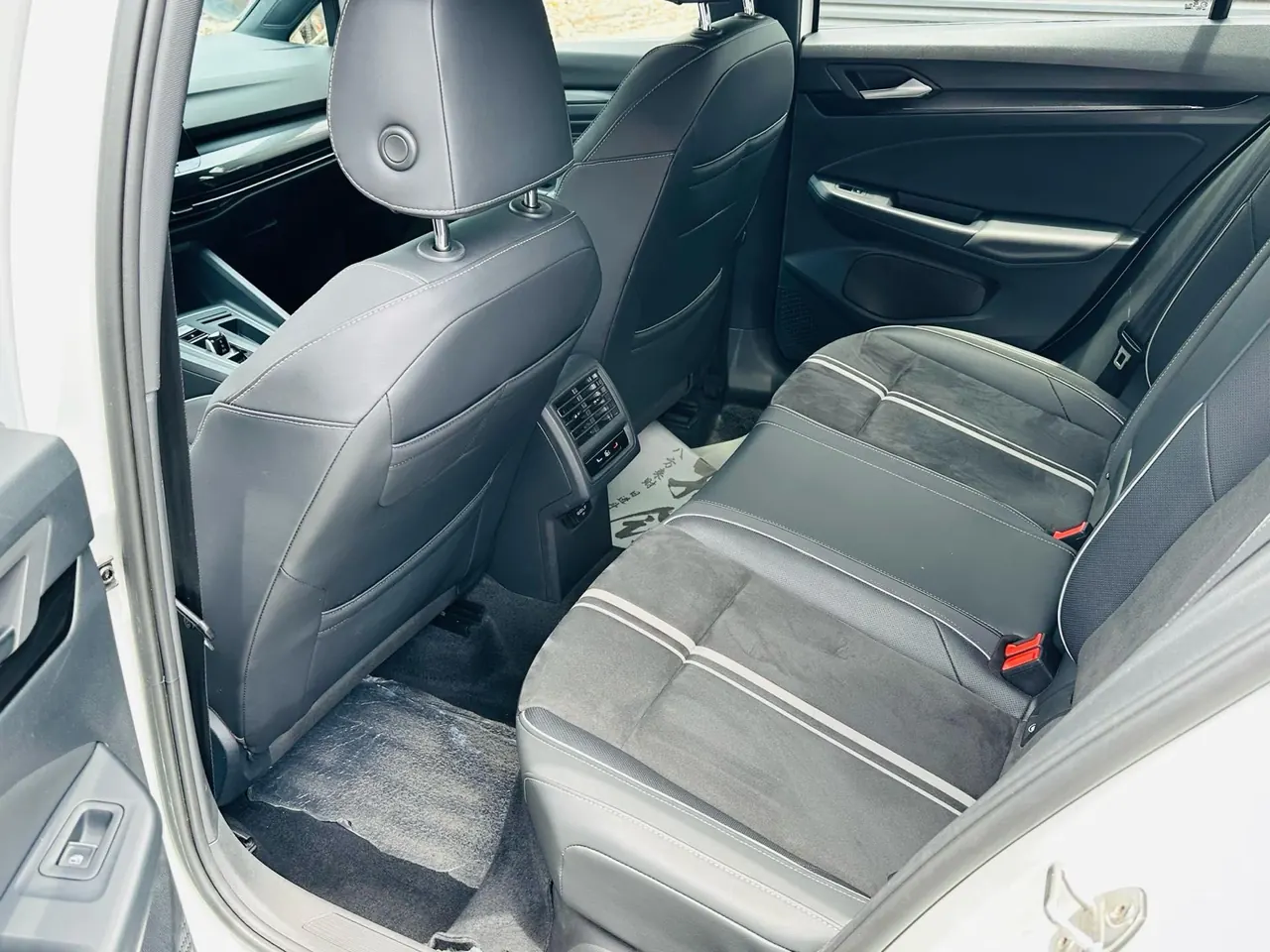 Volkswagen 2021 Golf 8 R-Line 1.4TSI 280TSI Automatic 5