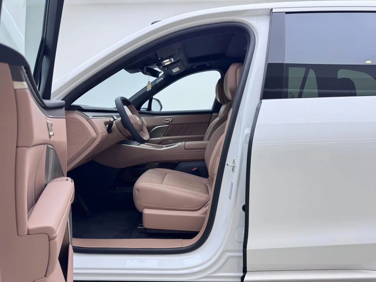 ONVO 2026 L90 Ultra six-seat automatic gear 4