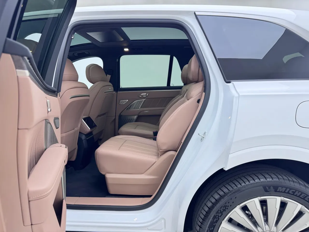 ONVO 2026 L90 Ultra six-seat automatic gear 5