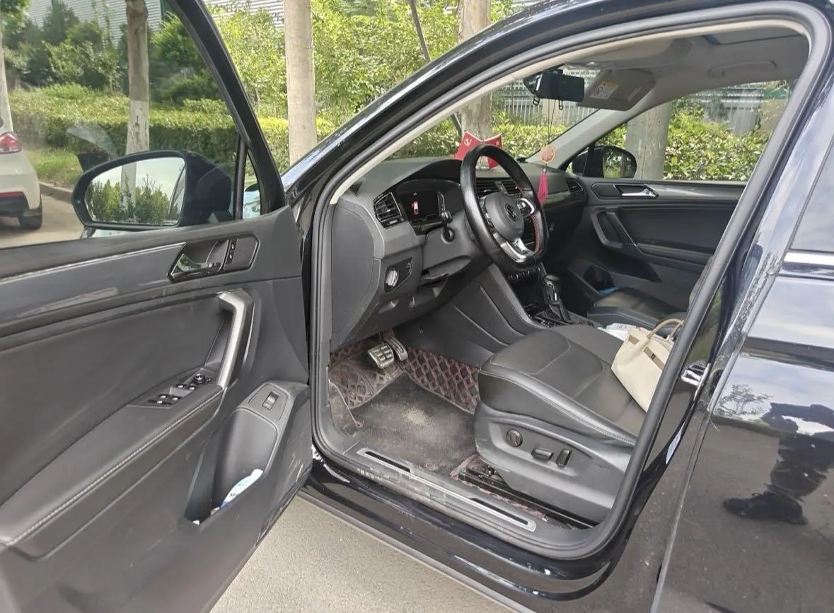Volkswagen 2021 Tiguan L R-Line 2.0TSI 330TSI Two-Drive Overdrive Automatic Gear 5