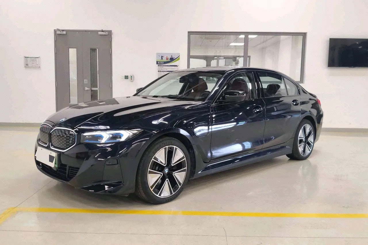 BMW 2026 i3 eDrive 40 L obsidian night sports suit automatic gear - View 1