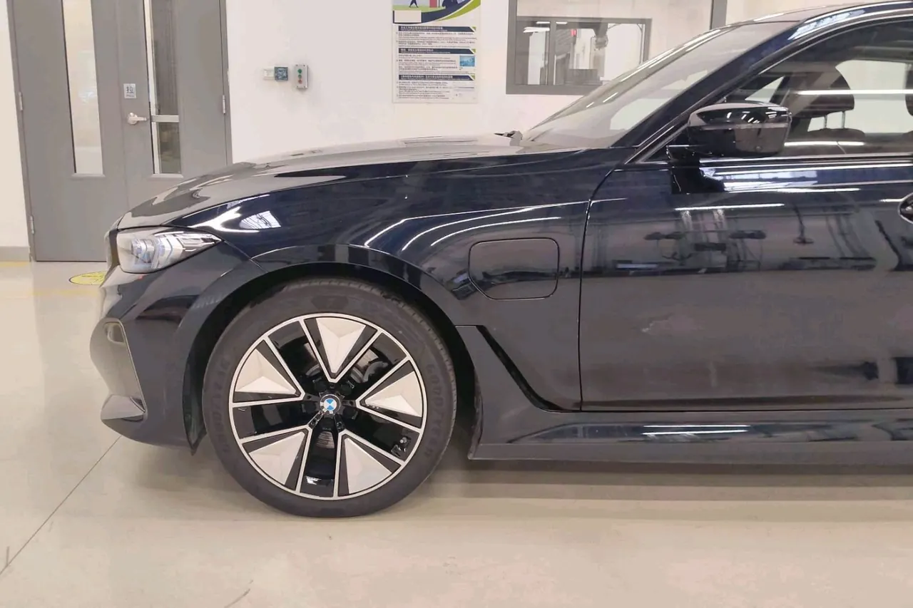 BMW 2026 i3 eDrive 40 L obsidian night sports suit automatic gear 7