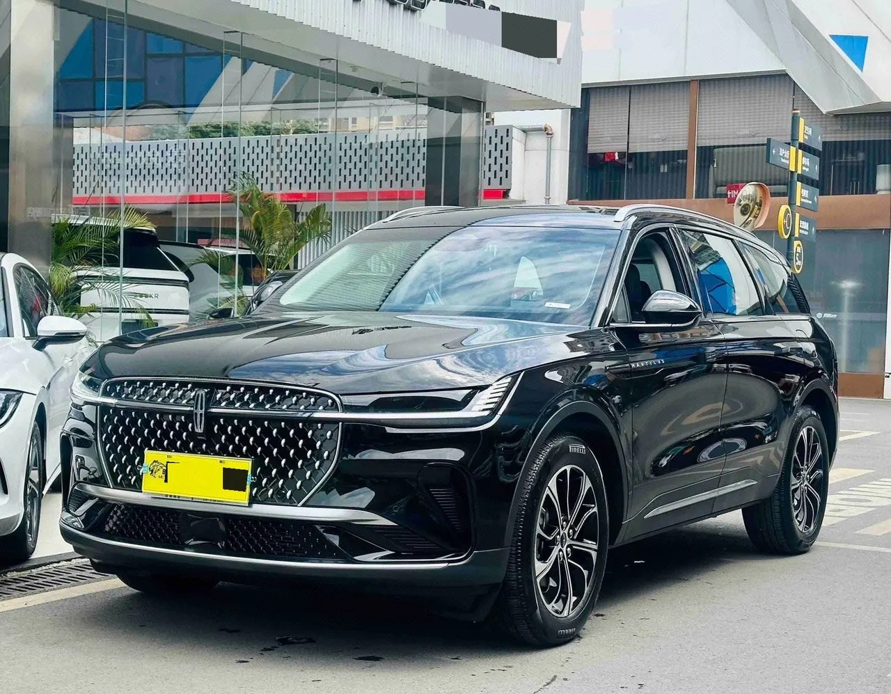 Lincoln 2025 Navigator 2.0T Four Drive Zunyi Edition Automatic Gear - View 1