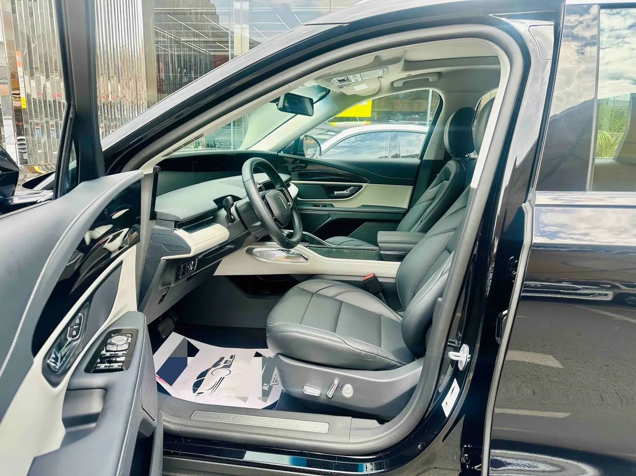 Lincoln 2025 Navigator 2.0T Four Drive Zunyi Edition Automatic Gear 5