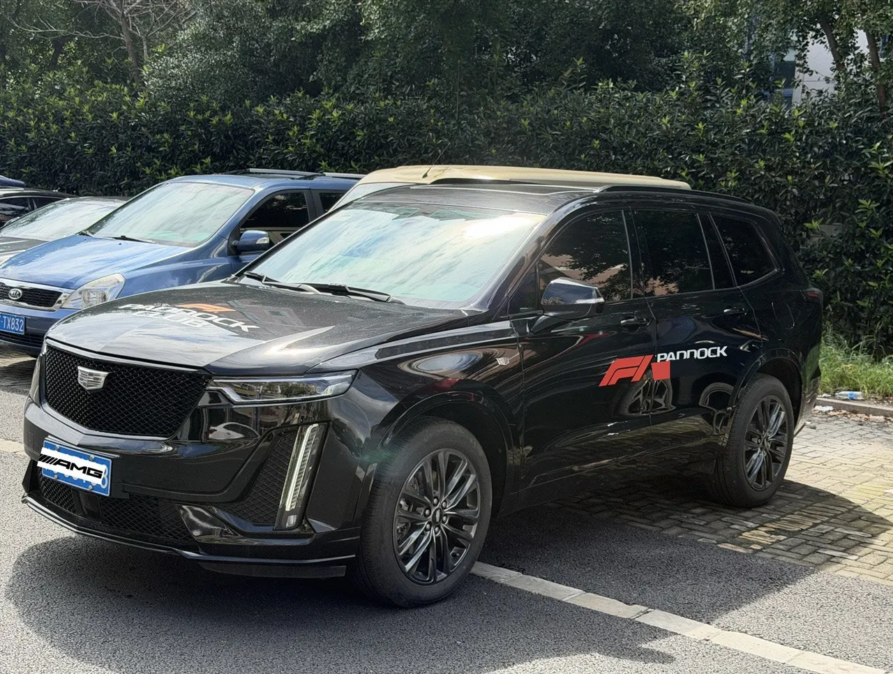 Cadillac 2025 XT6 48V 2.0T 6 4-wheel drive distinguished administrative black standard automatic gear - View 1