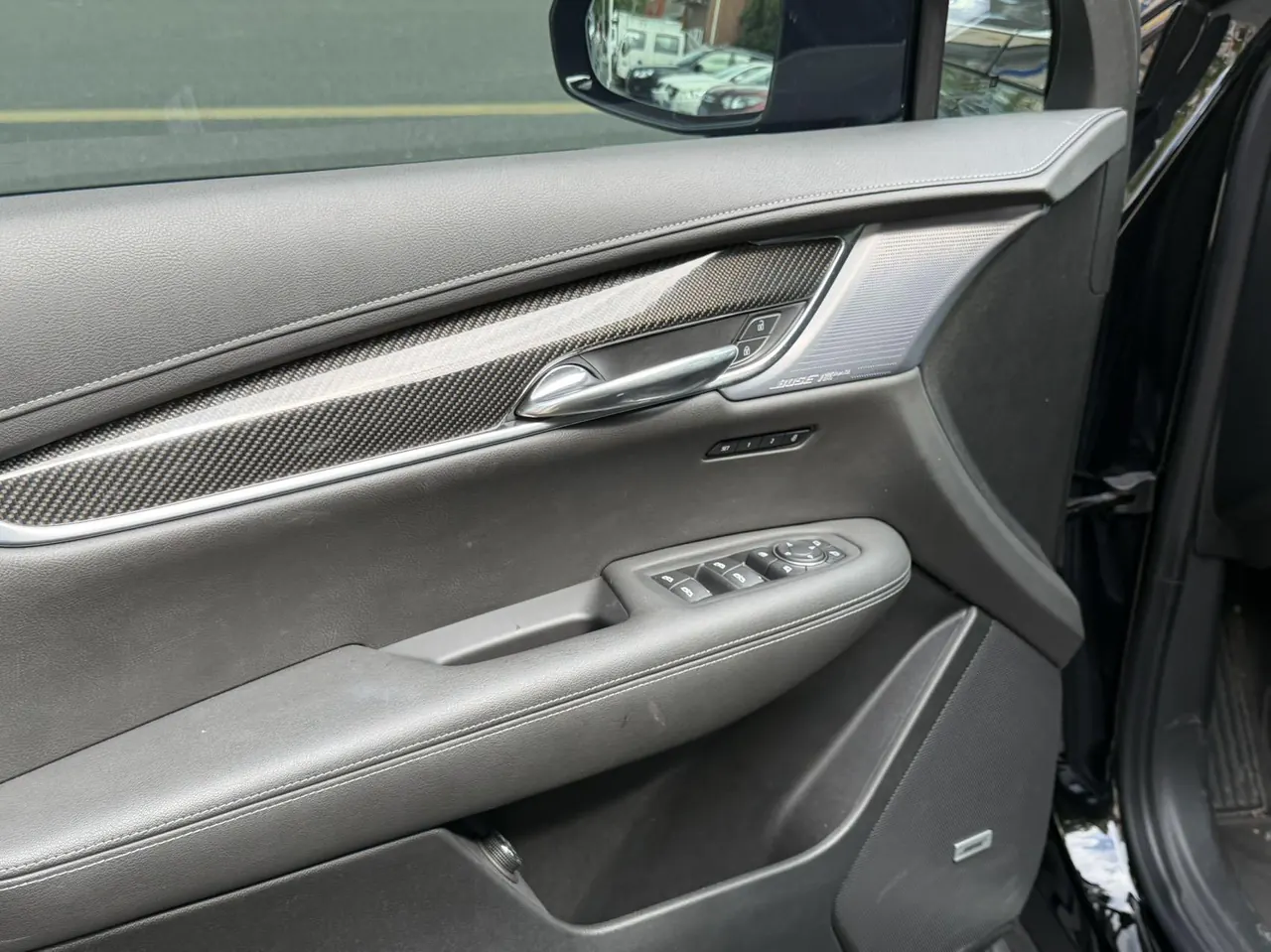 Cadillac 2025 XT6 48V 2.0T 6 4-wheel drive distinguished administrative black standard automatic gear 8
