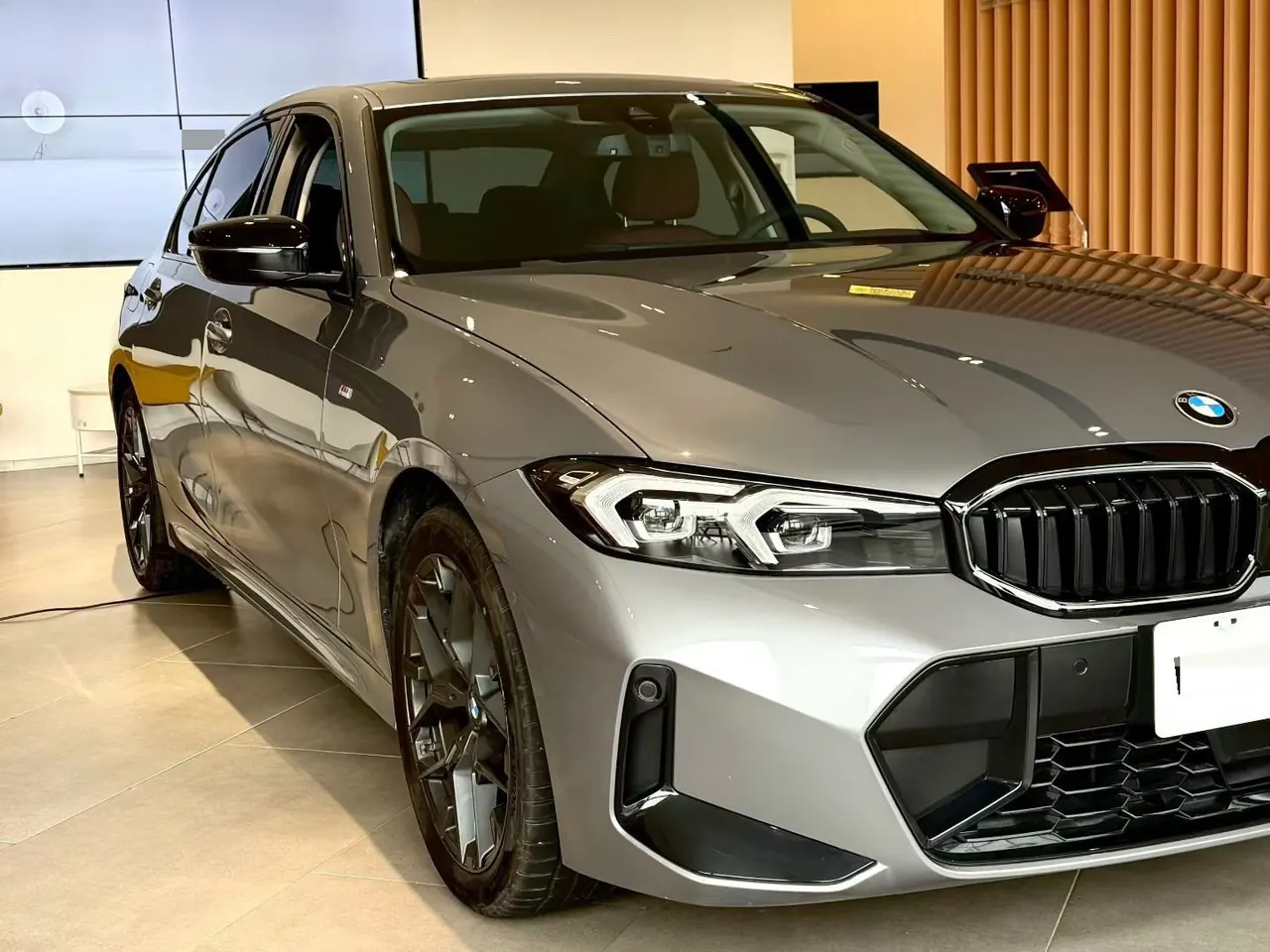 BMW 3 Series 2026 330Li 2.0T M Sports Obsidian Night Suit Automatic Gear 2