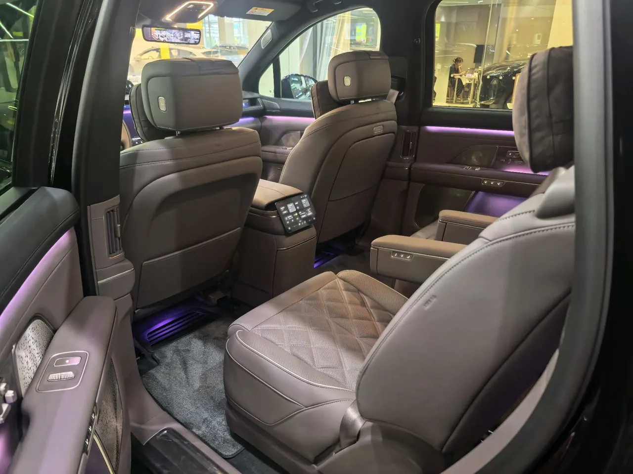 NIO 2026 ES8 6-seat executive deluxe automatic gear 3