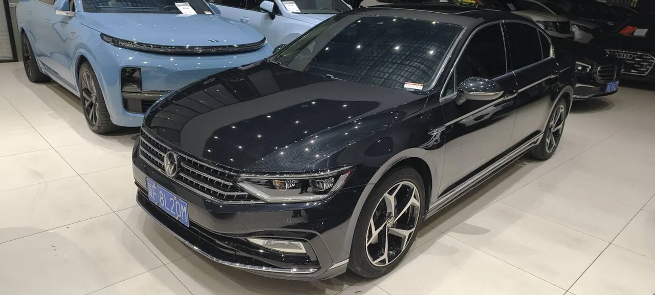 Open image lightbox: Volkswagen 2023 Magotan 2.0TSI 330TSI 2 million Commemorative Luxury Automatic Gear