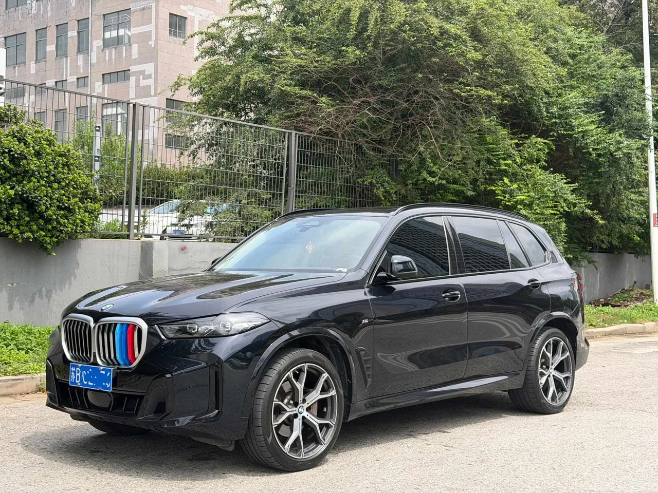 Open image lightbox: BMW 2023 X5 xDrive30Li 48V 2.0T M sports suit automatic gear