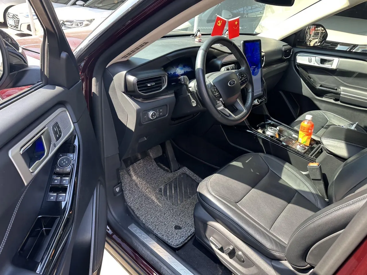 Ford 2020 Explorer 2.3T EcoBoost 285 Four-wheel Drive Titanium Edition 7-seat Automatic Gear 3