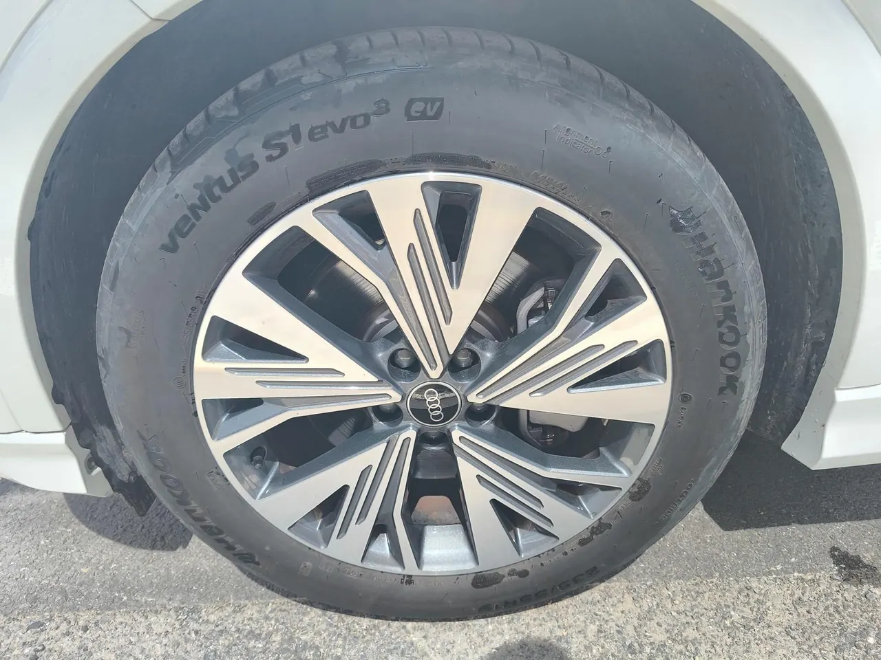 Audi 2024 Q4 e-tron 40 Creation Edition Automatic Gear 10