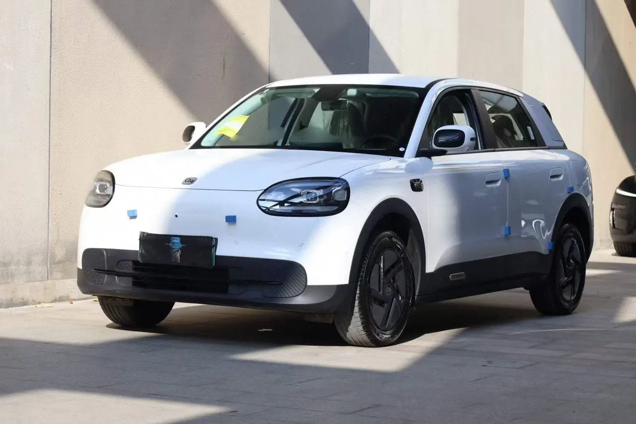 Open image lightbox: Chery 2026 QQ3 EV 310 Sharing Edition Automatic Gear