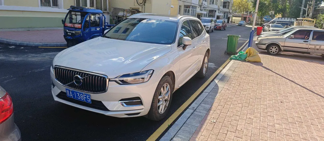 Volvo 2020 XC60 2.0T T5 4-wheel drive smart luxury automatic gear - View 1
