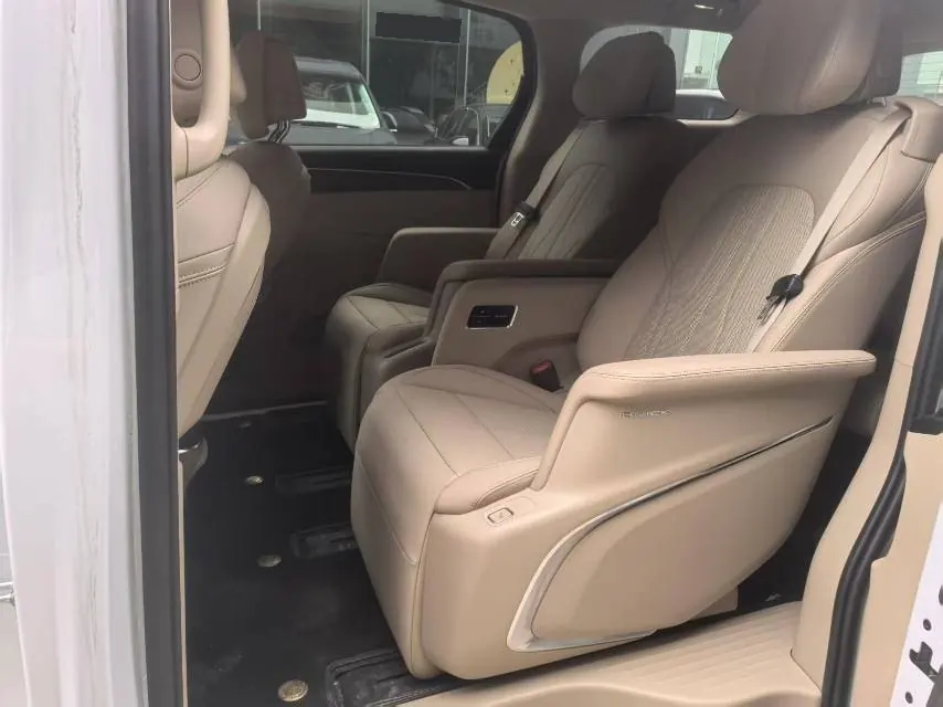 Buick 2025 GL8 Lu Shang 1.5T Premium Edition 7-seat Automatic Gear 4