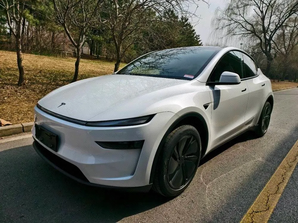 Tesla 2026 Model Y Rear-Wheel-Drive Automatic - View 1