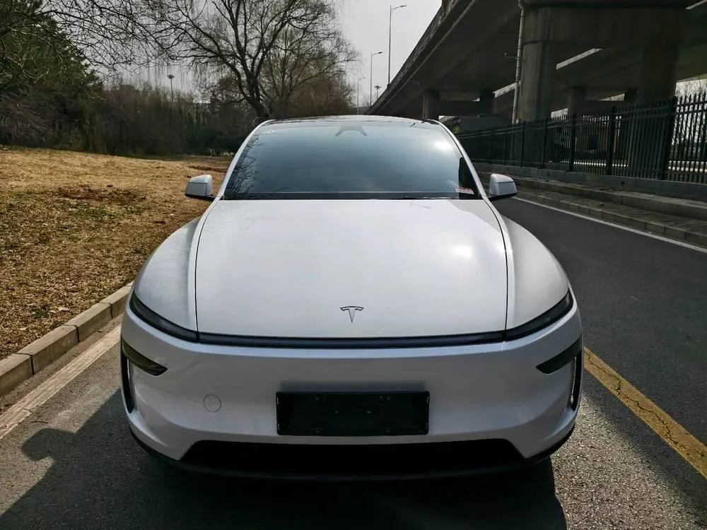 Tesla 2026 Model Y Rear-Wheel-Drive Automatic 2