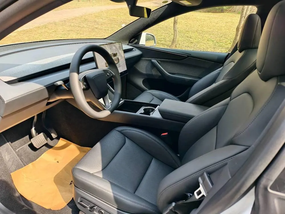 Tesla 2026 Model Y Rear-Wheel-Drive Automatic 4