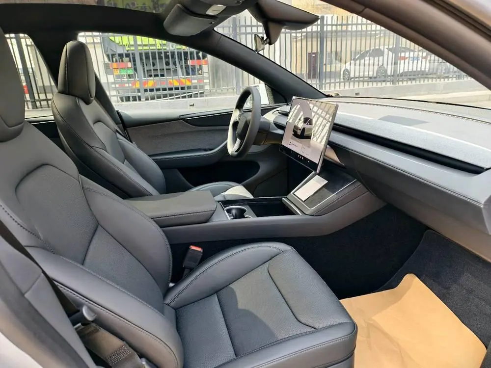 Tesla 2026 Model Y Rear-Wheel-Drive Automatic 6