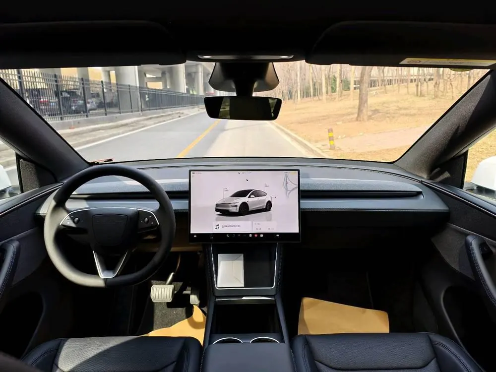 Tesla 2026 Model Y Rear-Wheel-Drive Automatic 9