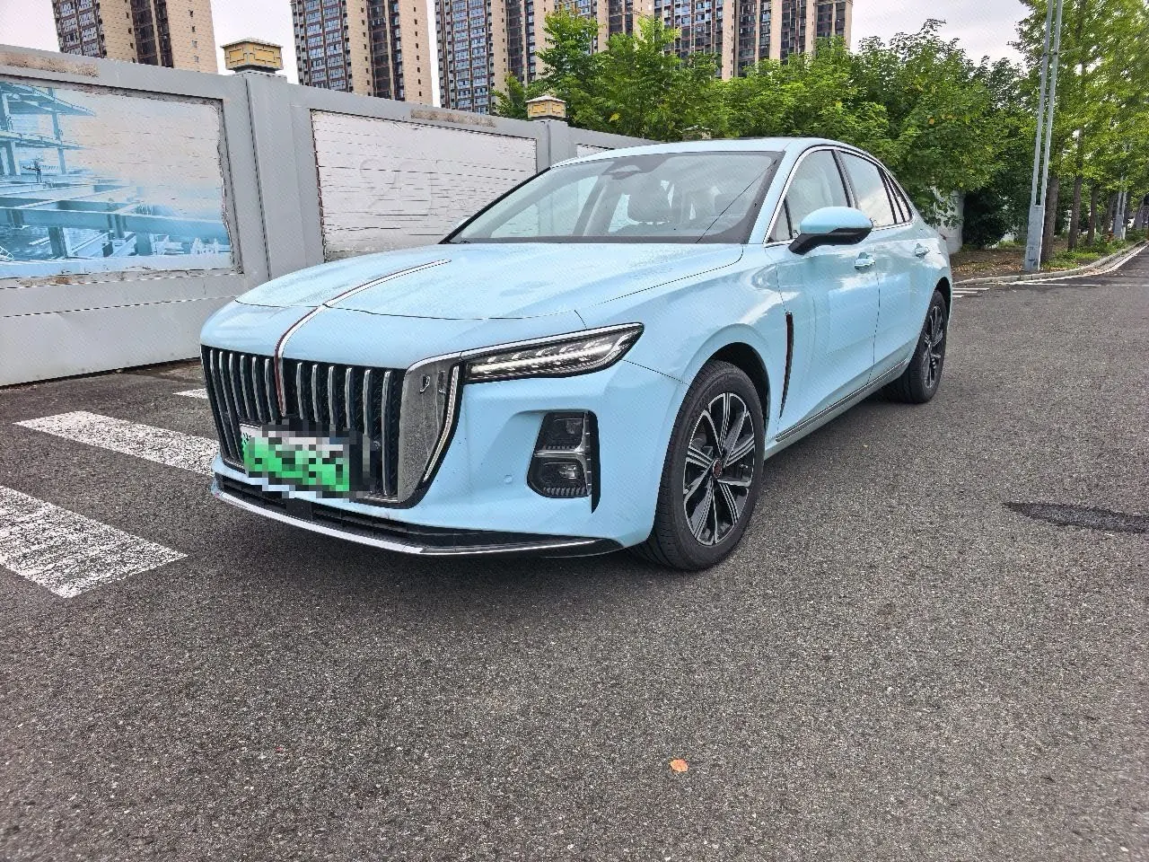 Open image lightbox: HongQi 2025 H5 PHEV 1.5T 170 Super Hybrid Automatic Gear