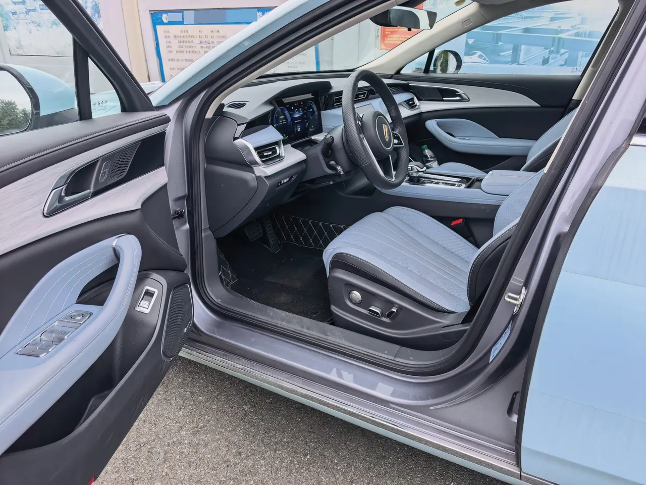 HongQi 2025 H5 PHEV 1.5T 170 Super Hybrid Automatic Gear 2