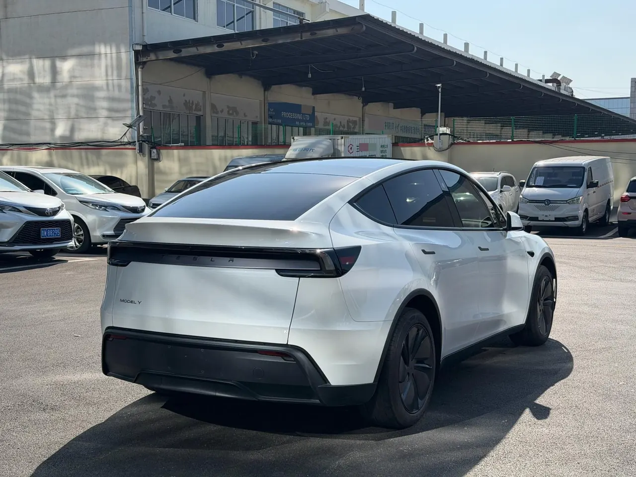 Tesla 2026 Model Y Rear-Wheel-Drive Automatic 14